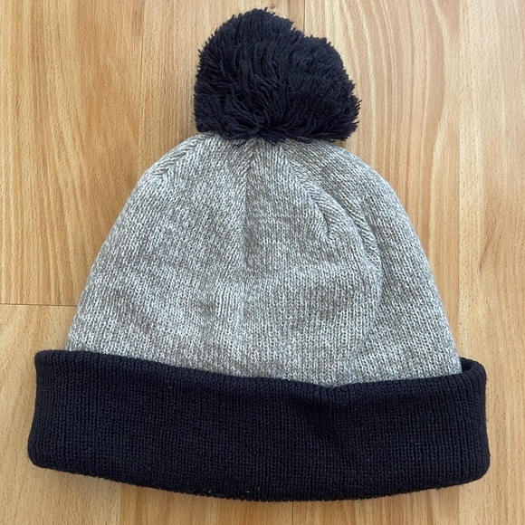 New England Patriots NFL Team Apparel Pom Beanie - OFSA, Unisex - Picture 2 of 5